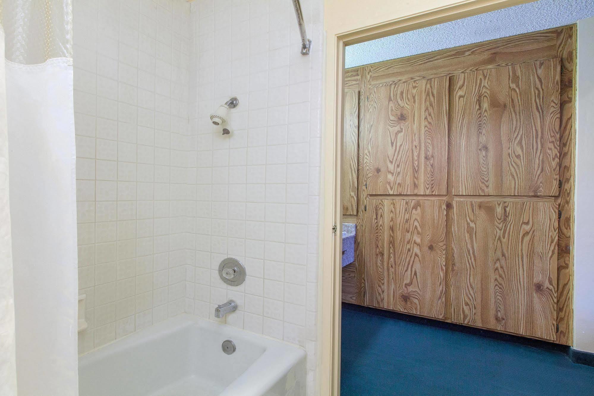America'S Best Value Inn & Suites Bakersfield Central Extérieur photo