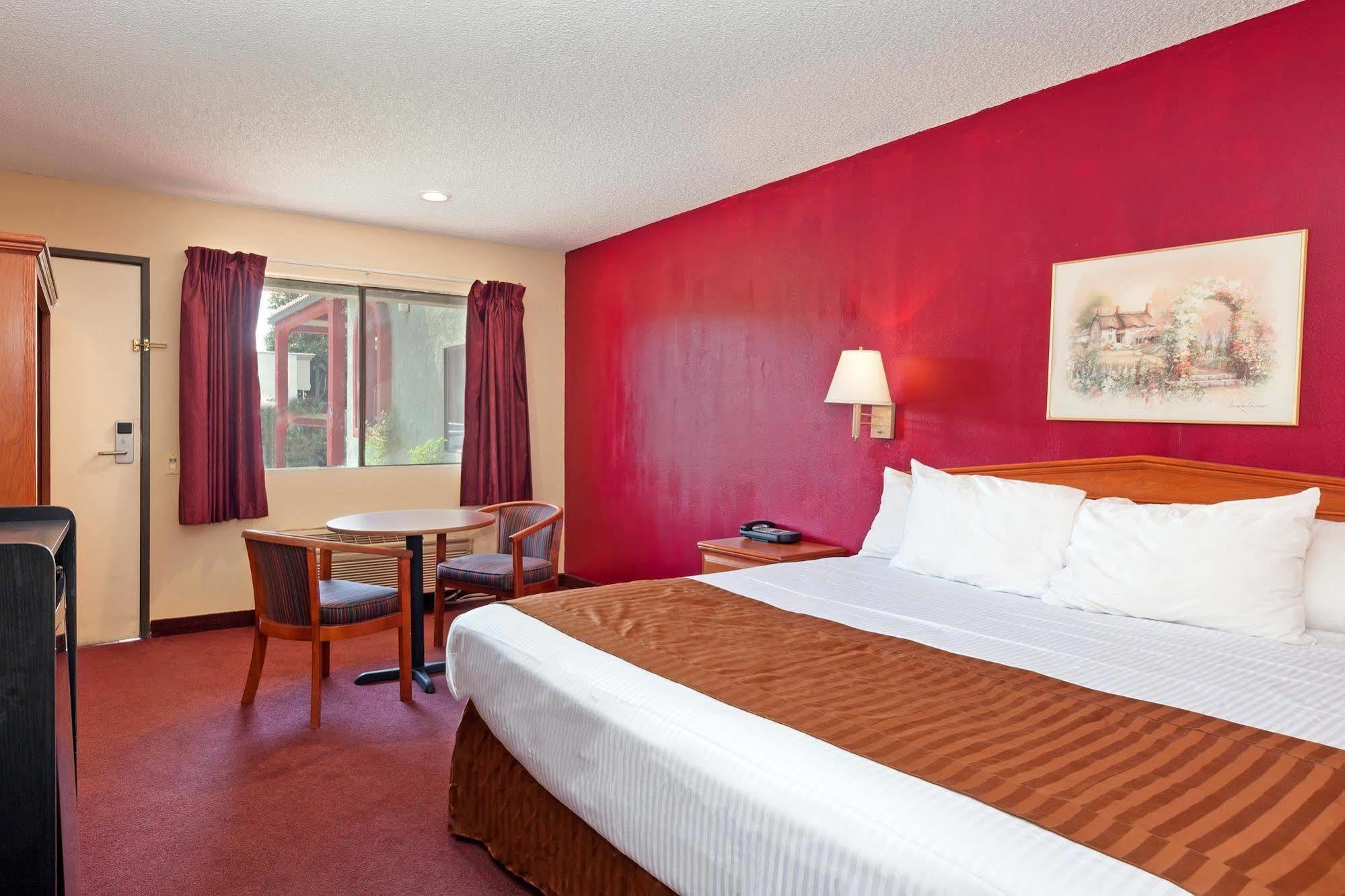 America'S Best Value Inn & Suites Bakersfield Central Extérieur photo