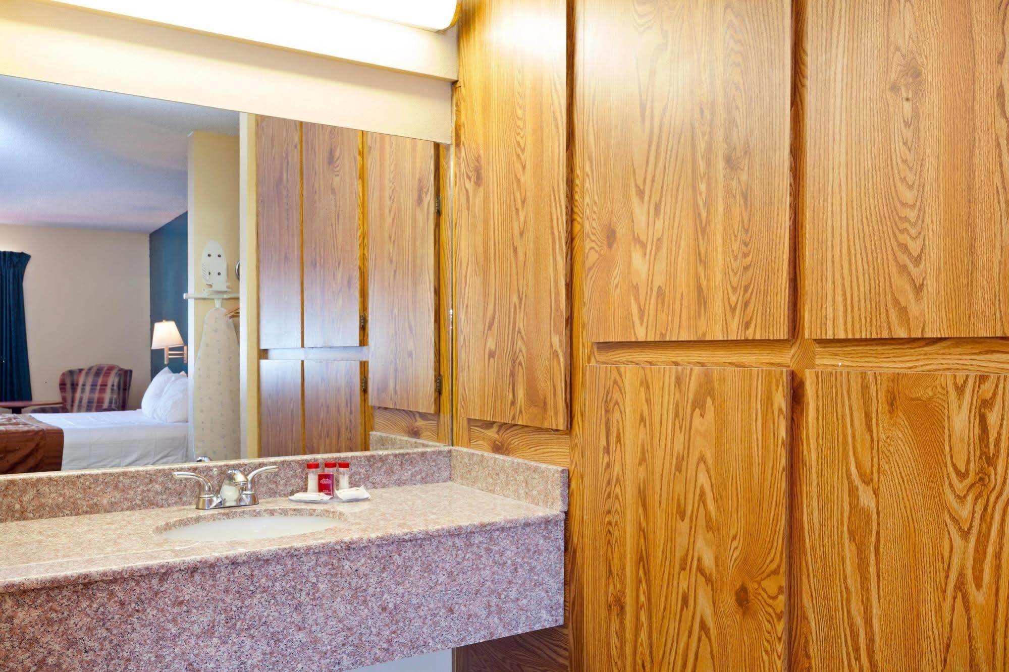 America'S Best Value Inn & Suites Bakersfield Central Extérieur photo