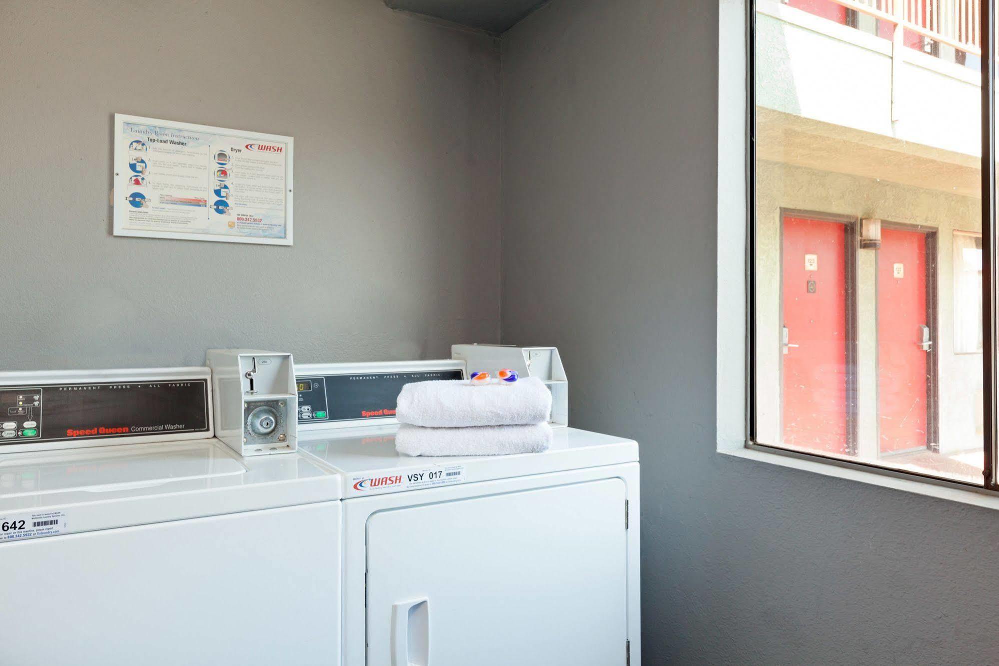 America'S Best Value Inn & Suites Bakersfield Central Extérieur photo