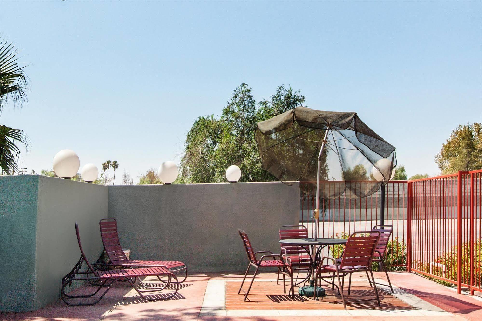America'S Best Value Inn & Suites Bakersfield Central Extérieur photo